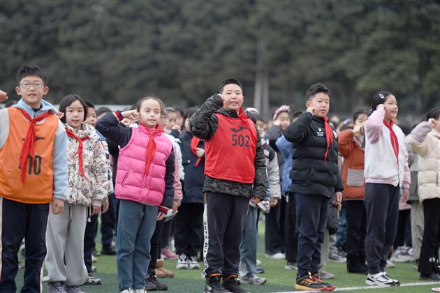 三月春风暖 雷锋巾帼行——记棠外附小第三周主题升旗仪式