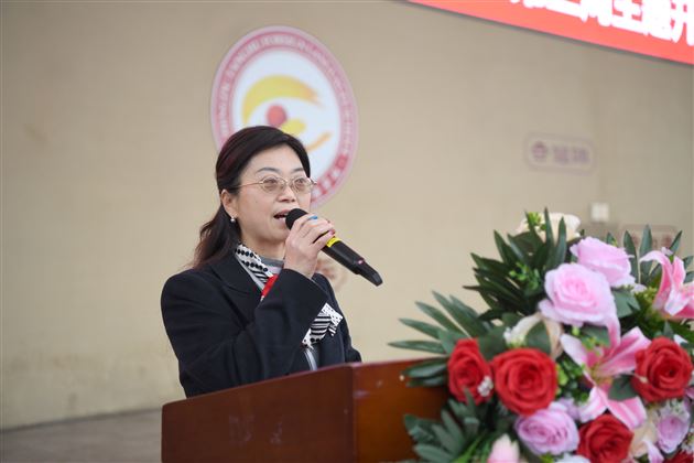 三月春风暖 雷锋巾帼行——记棠外附小第三周主题升旗仪式