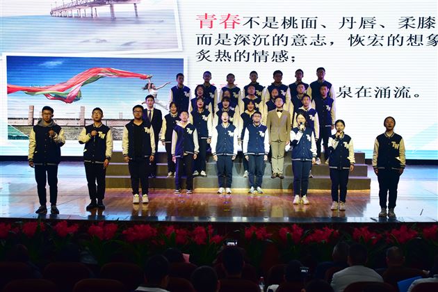 追梦能达 持愿可圆——记棠外仁譞文学社第十八届诗歌朗诵比赛