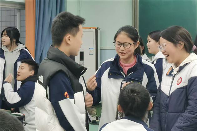 家校共筑理想灯塔 生涯导航青春航程——棠外初2023级11班开展家长义工课堂