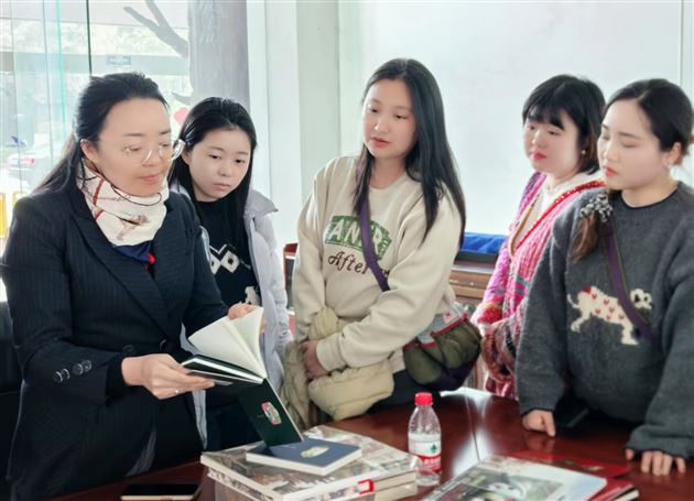 匠心传承 向美而行——棠外附小美术教师走进四川新财印务开展研学活动