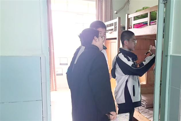 把好宿舍安全关 守护学生“第二个家”——棠外初中开展学生公寓安全大检查