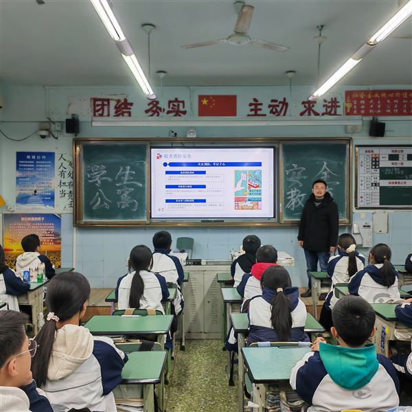 公寓文明行 平安靠大家——棠外初中开展“全国中小学生安全教育日”学生公寓安全主题教育班会