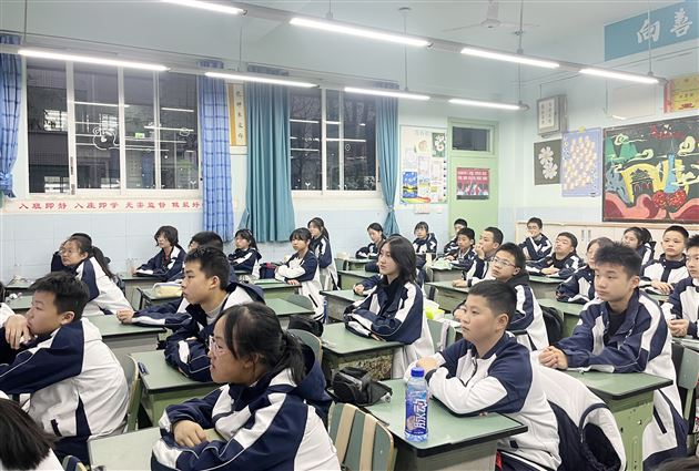 光学进课堂 点燃科学梦——棠外初2024级5班开展家长义工课堂