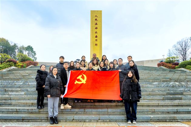 致敬英雄忠魂 筑牢精神丰碑——棠外“赓续·2025·清明祭英烈”主题教育活动纪实