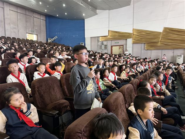 探索宇宙之眼 点亮科学未来——记棠外附小三年级家长义工课堂
