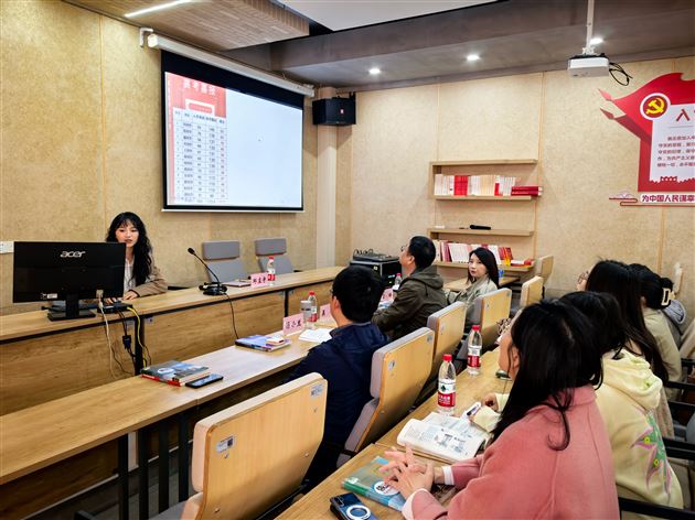 棠外高中俄语教师邱左宇应邀赴渝交流