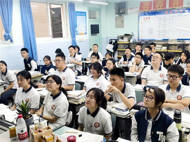 偶像星光点亮青春成长路——记棠外高中2025年“5·25我爱我”心理健康节系列活动(二)