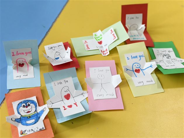 指尖心意,拥抱最爱的母亲——记棠外高中2025年“5·25我爱我”心理健康节系列活动(三)