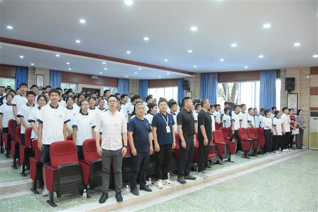 红心向党聚,入团赴新程——棠外初中举行2024-2025学年度下学期入团仪式
