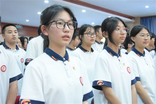 红心向党聚,入团赴新程——棠外初中举行2024-2025学年度下学期入团仪式