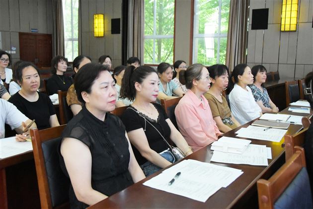 提升心理识别技能 筑牢健康安全防线 ——棠外初中开展生活老师职业技能培训暨公寓精细化管理主题教研活动