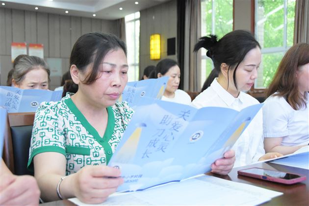 提升心理识别技能 筑牢健康安全防线 ——棠外初中开展生活老师职业技能培训暨公寓精细化管理主题教研活动