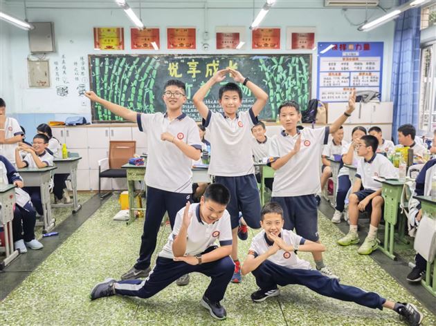 告别童年 启航青春——棠外初2024级“六一”成长仪式暨端午主题活动侧记