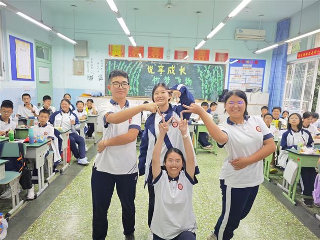 告别童年 启航青春——棠外初2024级“六一”成长仪式暨端午主题活动侧记