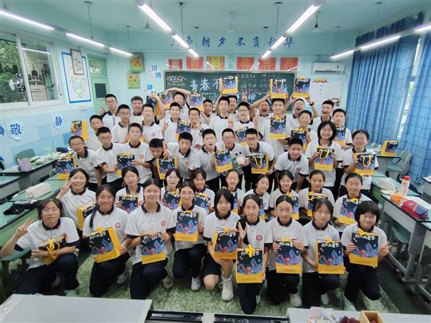 告别童年 启航青春——棠外初2024级“六一”成长仪式暨端午主题活动侧记