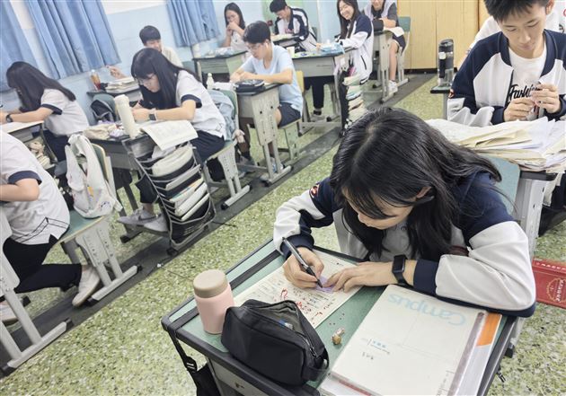 中考冲刺“心”动力 团体辅导筑“铠甲”——棠外初中开展初三学生心理赋能团体活动