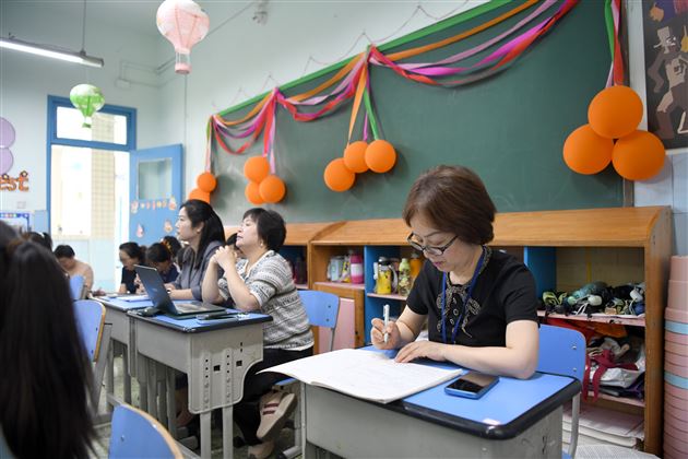 深研教材促成长,精耕课堂求发展——成都市小学道德与法治教研员周玫老师莅临棠外附小指导工作
