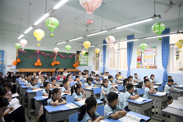深研教材促成长,精耕课堂求发展——成都市小学道德与法治教研员周玫老师莅临棠外附小指导工作