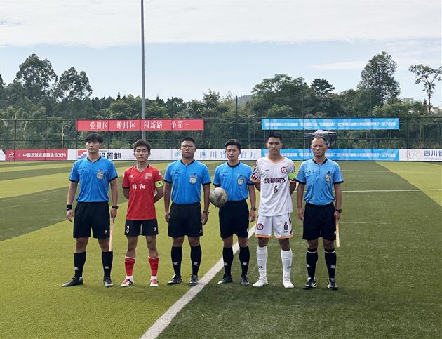棠外男子足球队代表成都勇夺U18冠军