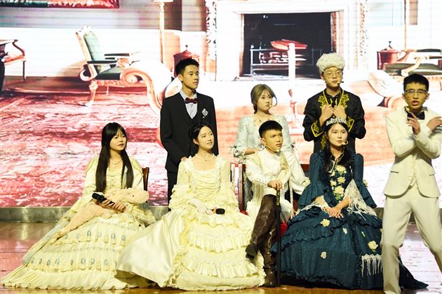 8班《钦差大臣》 