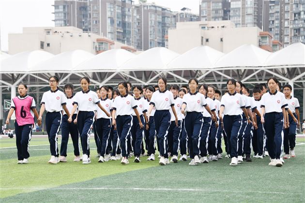 飒爽英姿展风采 青春飞扬强体魄——棠外初一年级成功举行队列队形暨素质操比赛