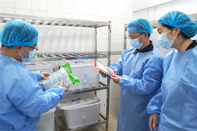 聚焦食堂膳食“吃”心实事，守护师生“舌尖上的安全”——棠外膳食管理教职工代表委员会走进食堂后厨