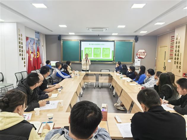 聚焦初三家长会 家校协同共赋能——棠外初中开展“践行教育家精神，提升教师德心共育力”德育教研专题培训（八）