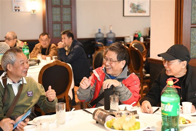 培根铸魂育栋梁 重阳佳节敬师贤——成都棠湖外国语学校2025年重阳敬老活动