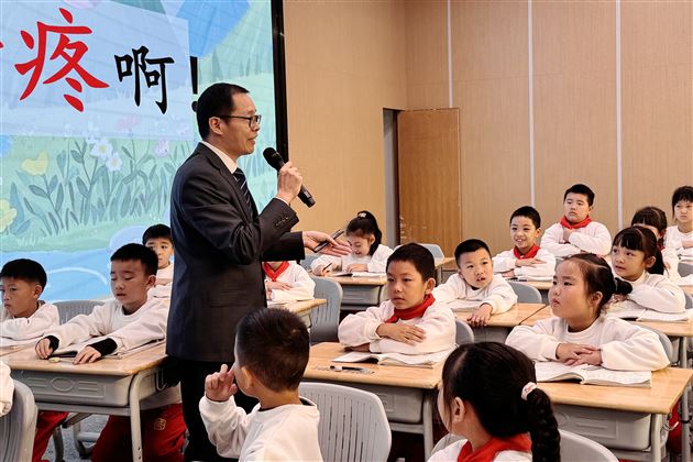 深耕学习任务群 教研聚力共前行——棠外附小赵永昌老师为双流区语文教学研究活动献课