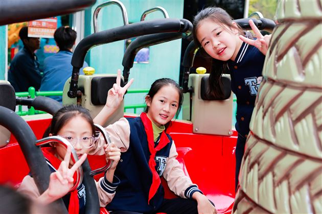 秋来正是读书季 研学正是好时节——记棠外附小六年级欢乐谷“探力学奥秘 品乐园趣味”研学之旅