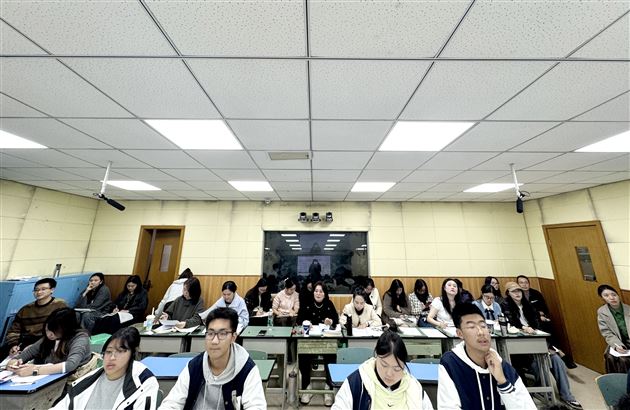 四维能力协同进阶 共筑英语“好课堂”——李秀芳外语名师工作坊成功举办新教师课堂展评活动