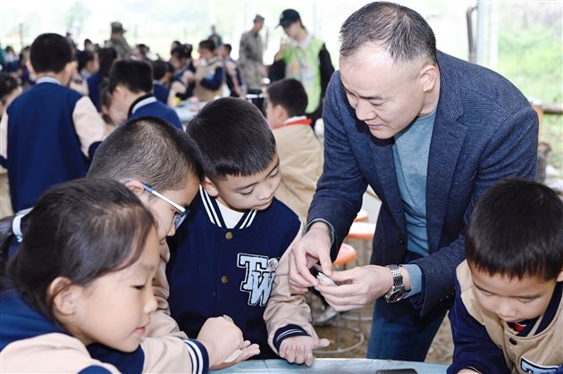 走进秋日庄园 品味劳动之趣——棠外附小二、三年级学生“沉浸式”研学活动