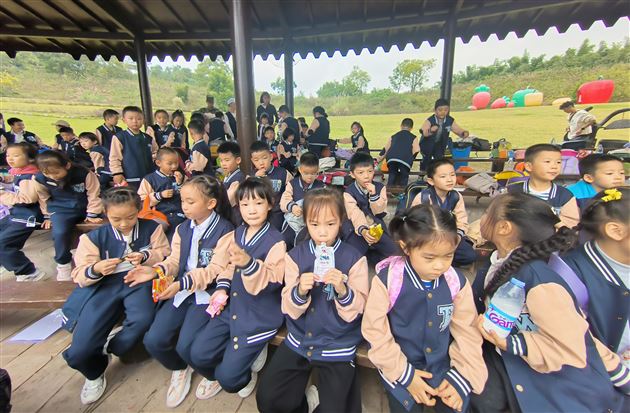 秋光正好，童心飞扬——棠外附小一年级学子欢乐田园实践纪实