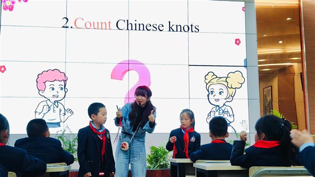 棠外附小何洁老师应邀为旺苍县骨干教师授课