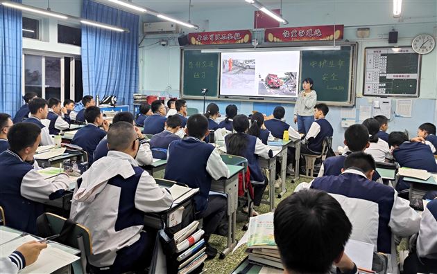 平安出行，护航青春每一步——棠外高中开展交通安全主题教育活动 