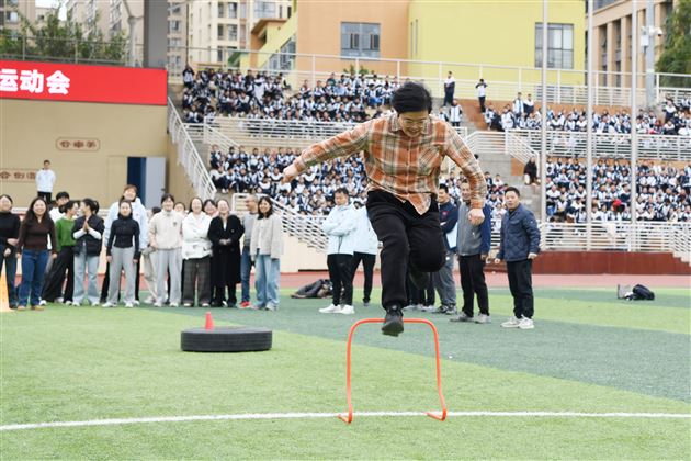 欢乐共绽放 活力满校园——棠外初中第十二届师生集体趣味运动会顺利举行 