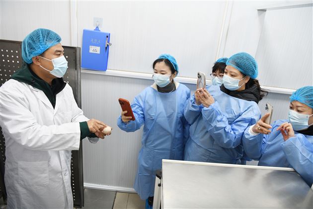 家校同心，“食”刻守护——成都棠湖外国语学校顺利召开2025-2026学年度膳食管理家长委员会第一次会议