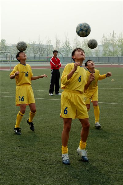棠湖中学外语实验学校足球队训练(四)
</p><p>