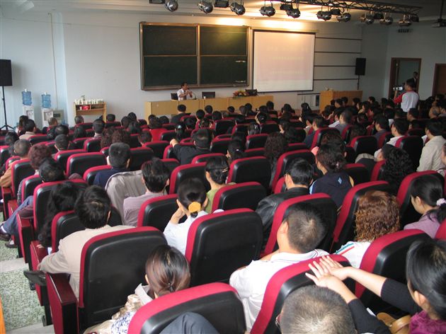 家长座谈会(一)
</p><p>