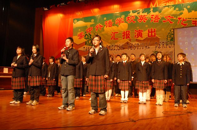 棠中外语学校2006年英语文化节汇报表演(一)
</p><p>