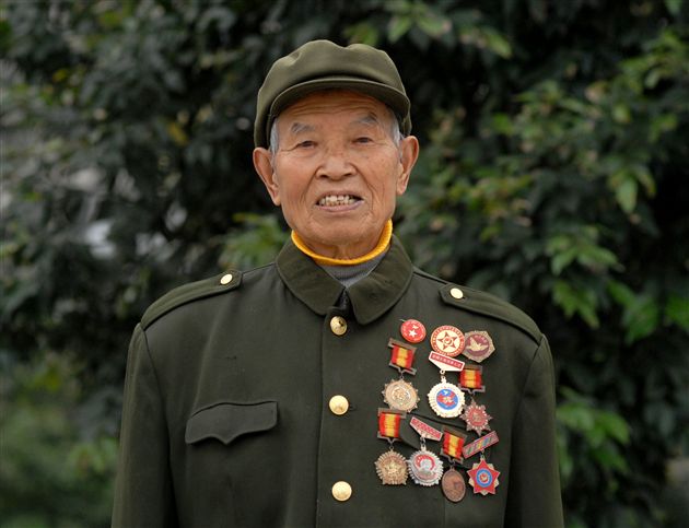 陈绍全:双流金花人,1918年10月生,1939年参加抗日队伍,加入空军部队。曾参加抗日战争、解放战争、抗美援朝,击落敌机八架,立三等功一次,多次受到嘉奖。