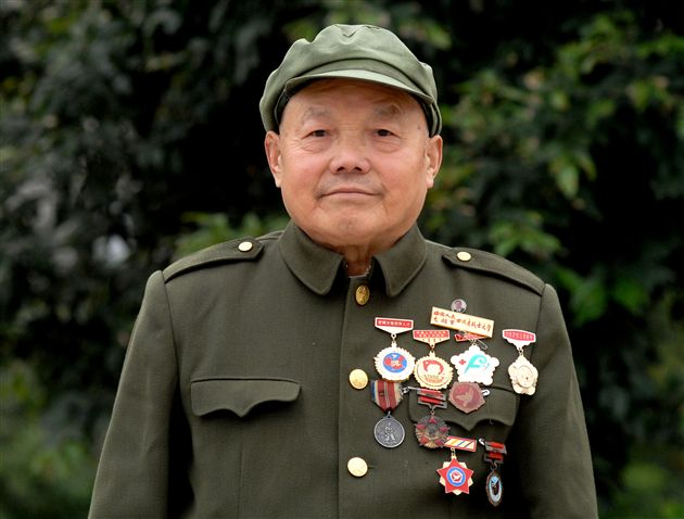 温德成:双流人,1934年11月生,1953年参加中国人民志愿军,因医务工作出色,立三等功一次;1991年因发展沼气成绩突出,受双流县政府记功一次。