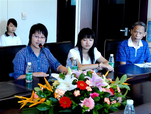 赴古巴留学学生何冰冰