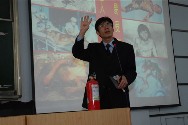 棠中外语学校消防培训(三)
</p><p>