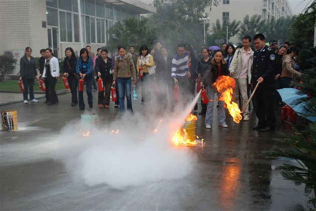 棠中外语学校消防培训(五)
</p><p>