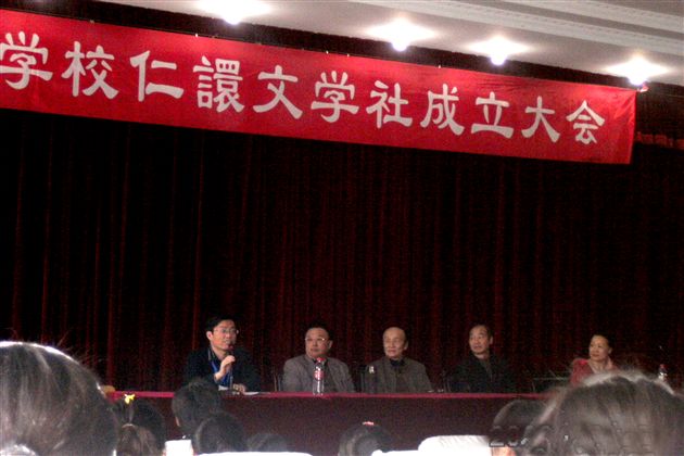 棠外招办主任朱晓波代表学校讲话
