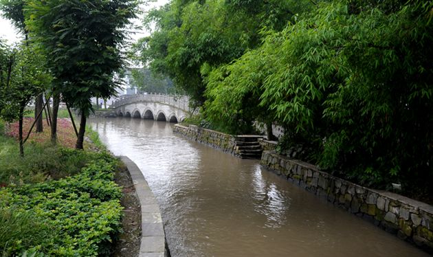 拱桥流水