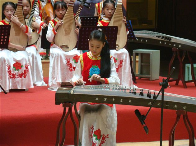初2013届7班贺思雨同学的演出剧照