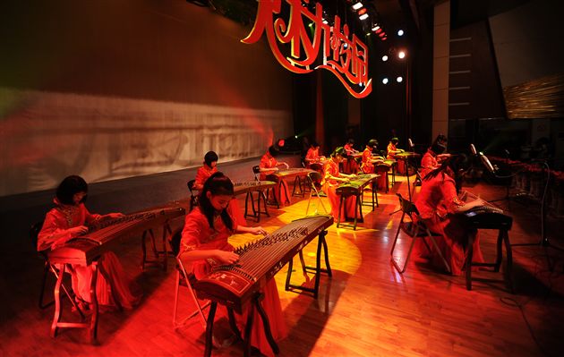 古筝齐奏《山丹丹开花红艳艳》 演奏:海棠艺术团古筝乐团
